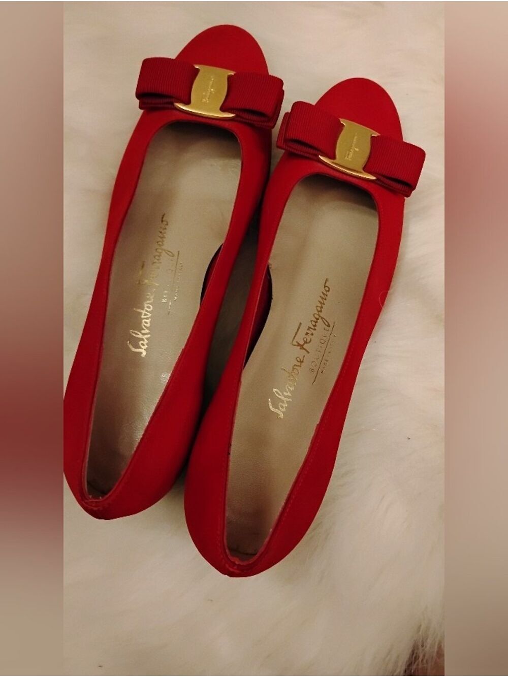 Authentic Vintage Salvatore Ferragamo Vara pumps in red. Size 7 - Picture 3 of 9